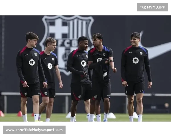 多特蒙德边路突破制造威胁，亚特兰大防守组织严密