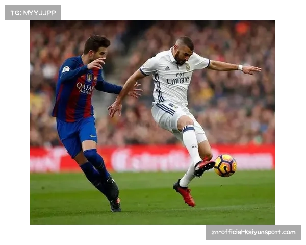 侧记：捷克本土联赛德比战，场外球迷冲突导致比赛中断15分钟